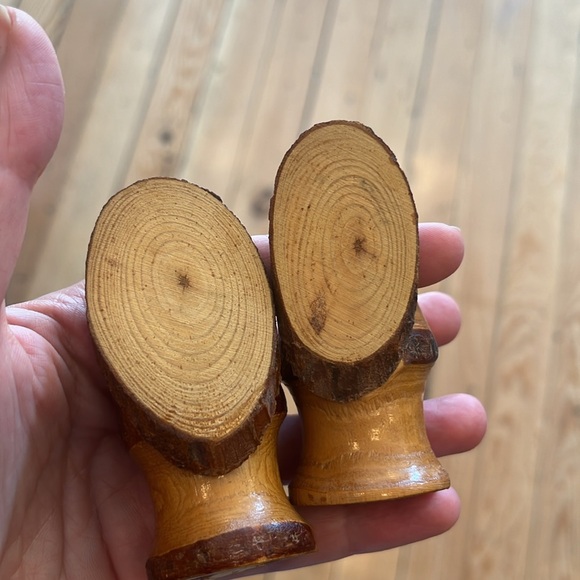 Vintage rustic wooden  salt and pepper shakers - Picture 4 of 4